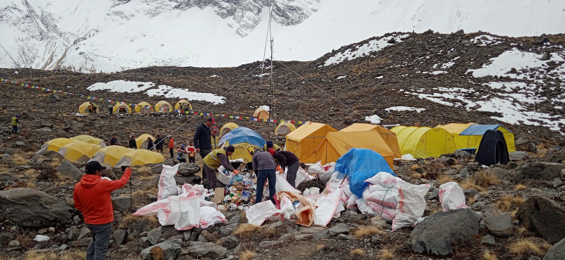 सफा हिमाल अभियान : कुन हिमालबाट कति फोहोर संकलन ?
